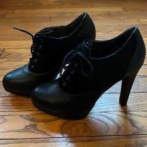 Women’s black platform laceup heel